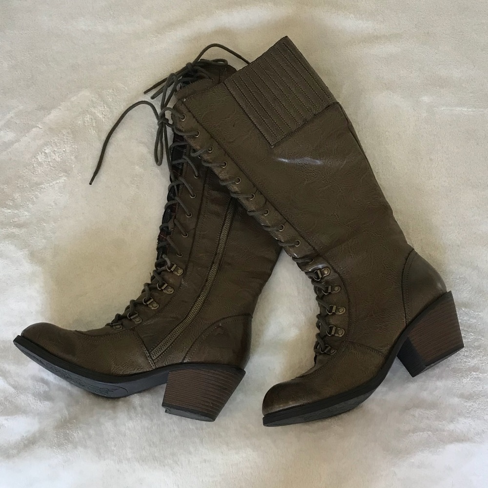Tall lace-up taupe brown boots